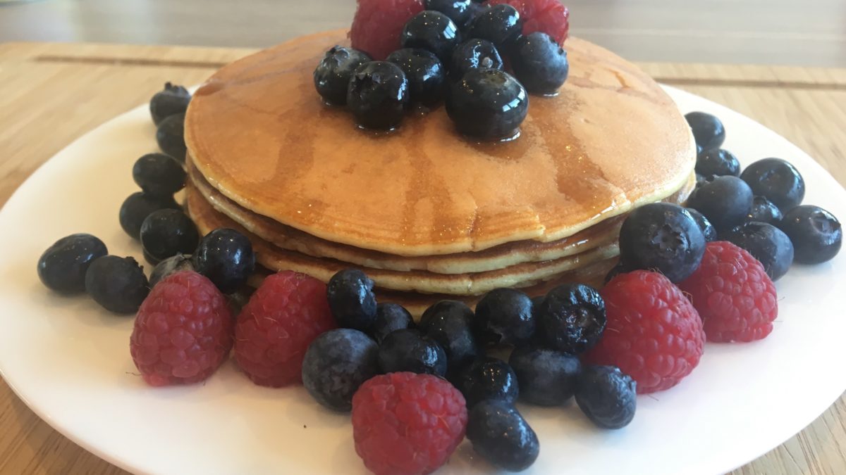 Low Carb Pancakes mit Sirup &amp; Beeren | Fitnesscoach Tina Vowe Berlin